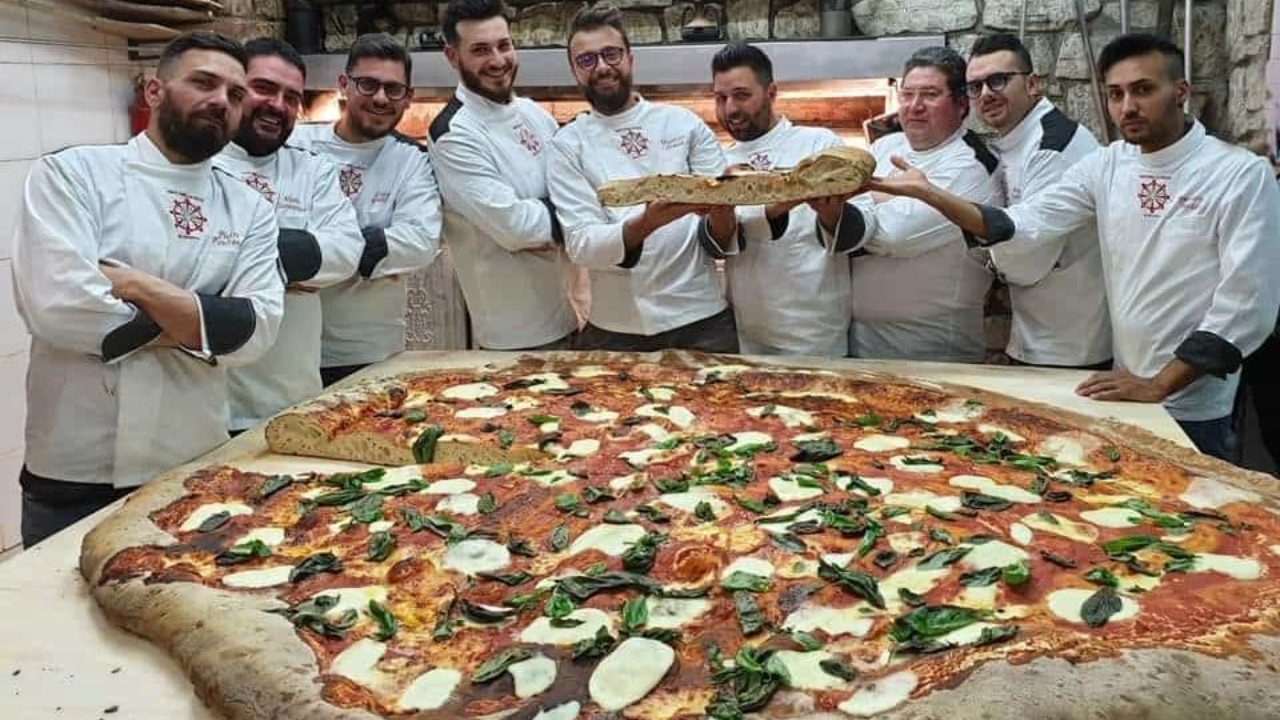 La pizza più grande del mondo realizzata a Vallesaccarda Made in Pompei